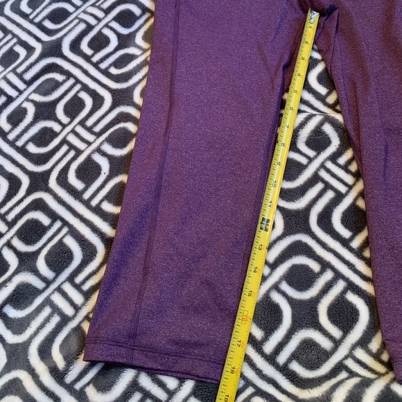OLD NAVY Women’s Fitted Capri Leggings Size Large - Picture 2 of 4